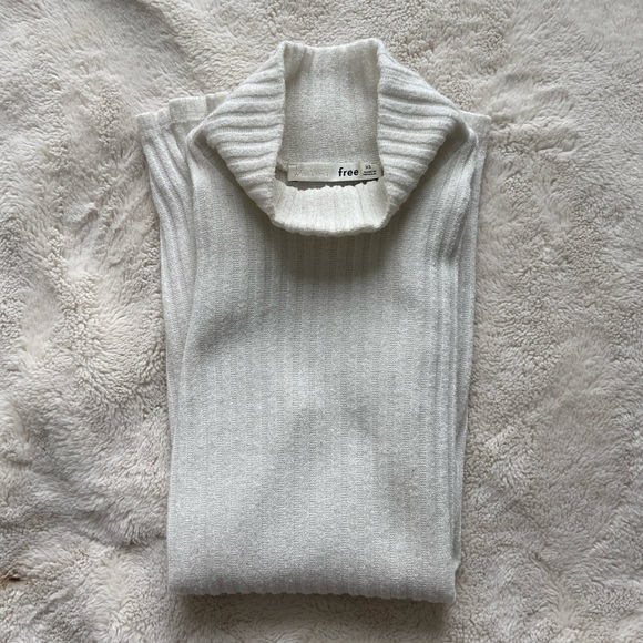 Wilfred white ribbed turtleneck - Picture 2 of 2